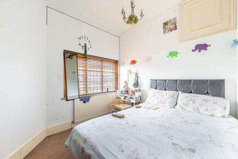 3 bedroom flat for sale, Frithwood Avenue, Northwood, HA6