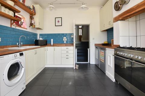 3 bedroom end of terrace house for sale, Athelstan Road, Hastings