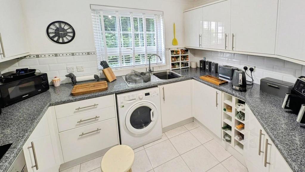 Flat 7 Rockwood House kitchen a.jpg