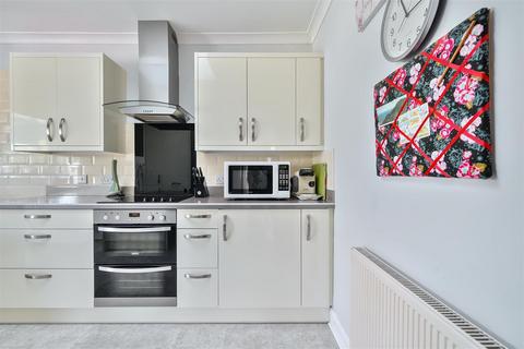 5 Avon Mead, Chippenham, SN15 3PP