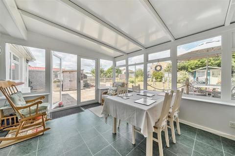 5 Avon Mead, Chippenham, SN15 3PP