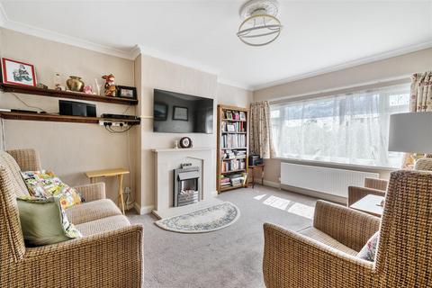 5 Avon Mead, Chippenham, SN15 3PP