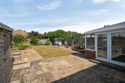 5 Avon Mead, Chippenham, SN15 3PP