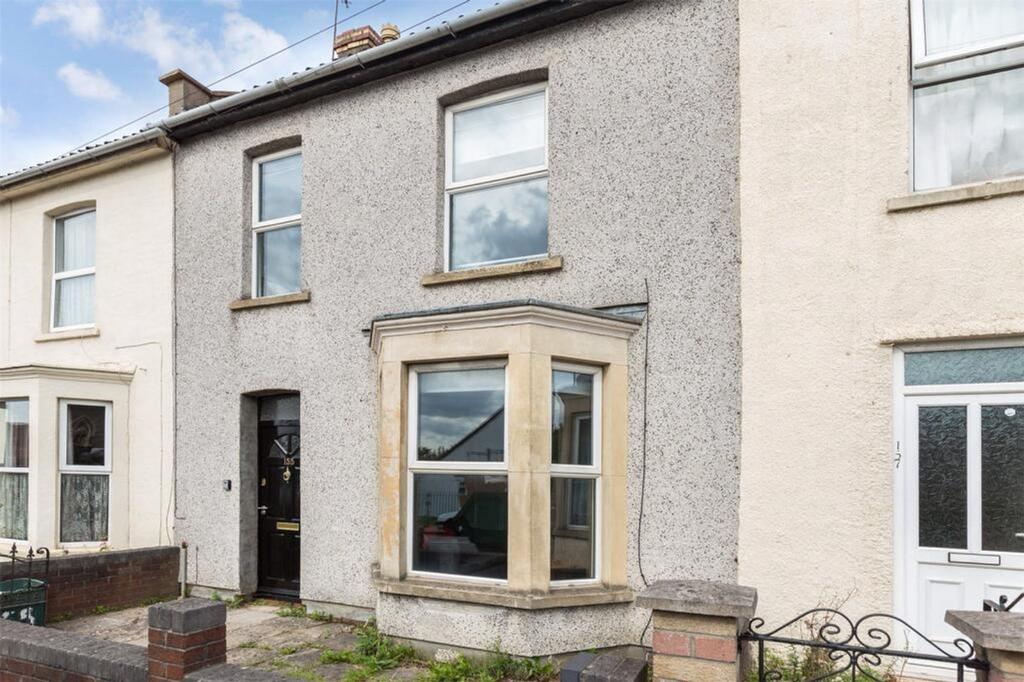 Charming front view of a well-maintained proper...