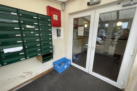 undefined, Llys Newydd, Llanelli