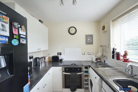 1 bedroom flat for sale, Naunton Way, Hornchurch, RM12