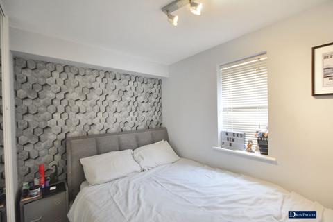 1 bedroom flat for sale, Naunton Way, Hornchurch, RM12