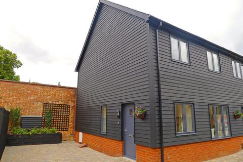 2 bedroom mews to rent, Whitehorse Street, Baldock, SG7