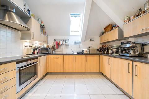 2 bedroom flat for sale, Augustus Road, London, SW19
