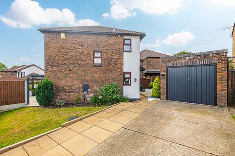 3 bedroom detached house for sale, The Vale, Basildon, SS16