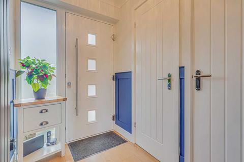 3 bedroom detached house for sale, The Vale, Basildon, SS16