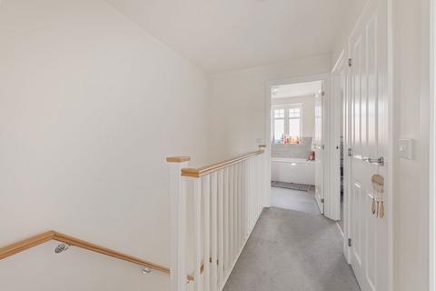 9 Arundel Drive, Grantham, NG31 8WN