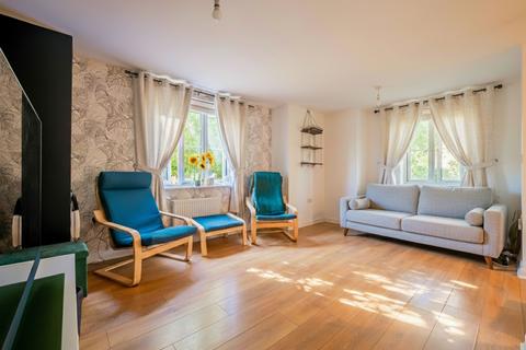 2 bedroom apartment for sale, Robins Path, Benfleet SS7