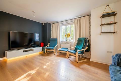 2 bedroom apartment for sale, Robins Path, Benfleet SS7