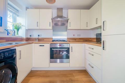 2 bedroom apartment for sale, Robins Path, Benfleet SS7