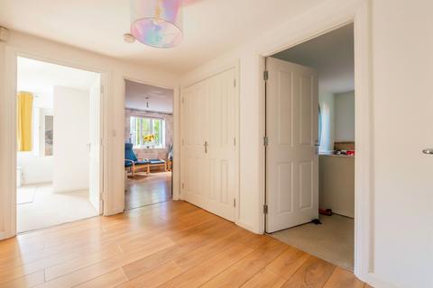 2 bedroom apartment for sale, Robins Path, Benfleet SS7