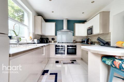 3 bedroom semi-detached house for sale, Wainfelin Road, Pontypool