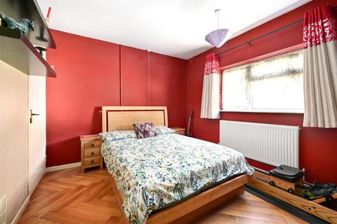 undefined, Weir Road, Hook RG27