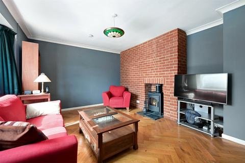 undefined, Weir Road, Hook RG27