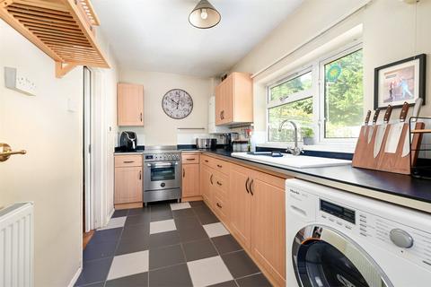 undefined, Weir Road, Hook RG27