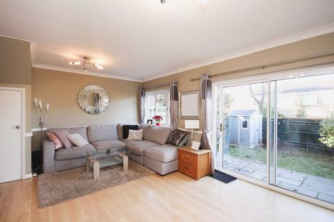 3 bedroom terraced house to rent, Radical Ride, Wokingham RG40