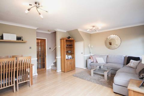 3 bedroom terraced house to rent, Radical Ride, Wokingham RG40