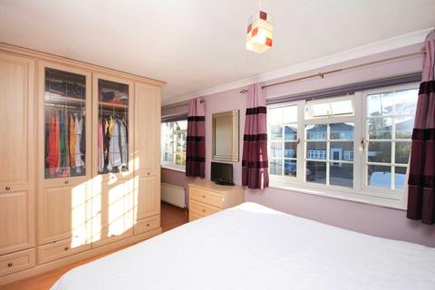 3 bedroom terraced house to rent, Radical Ride, Wokingham RG40