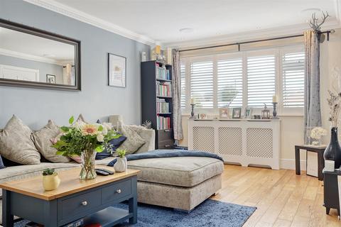 10 The Poplars, Abridge, Romford, RM4 1BB