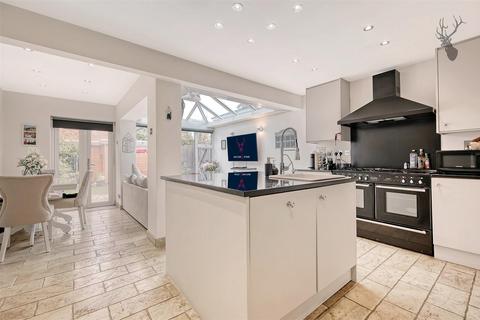 10 The Poplars, Abridge, Romford, RM4 1BB