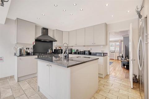 10 The Poplars, Abridge, Romford, RM4 1BB