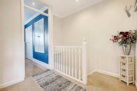 10 The Poplars, Abridge, Romford, RM4 1BB