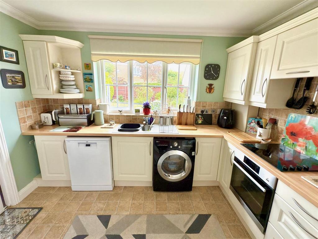 KITCHEN AREA.jpg