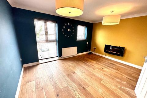 4 bedroom end of terrace house for sale, Greenlea Court, Huddersfield