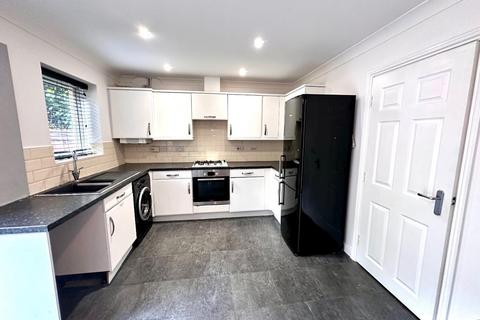 4 bedroom end of terrace house for sale, Greenlea Court, Huddersfield