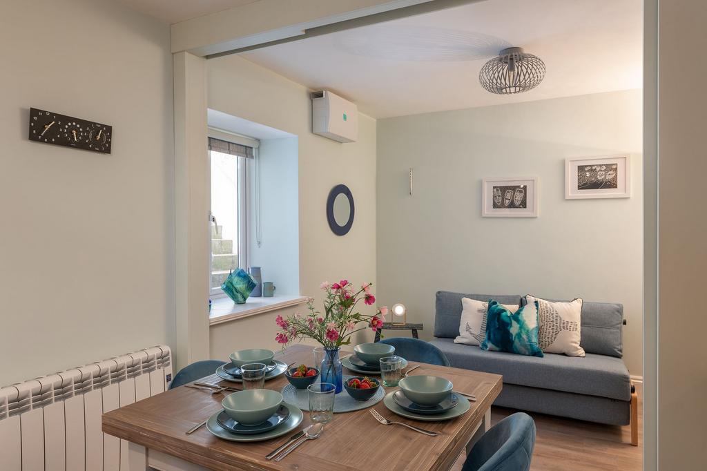 Dining Room &amp; Versatile Second Bedroom 1 Elm...