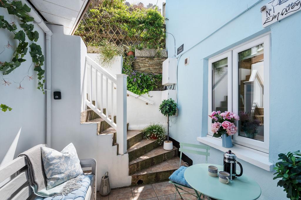 Courtyard 1 Elm Cottage, Kingswear