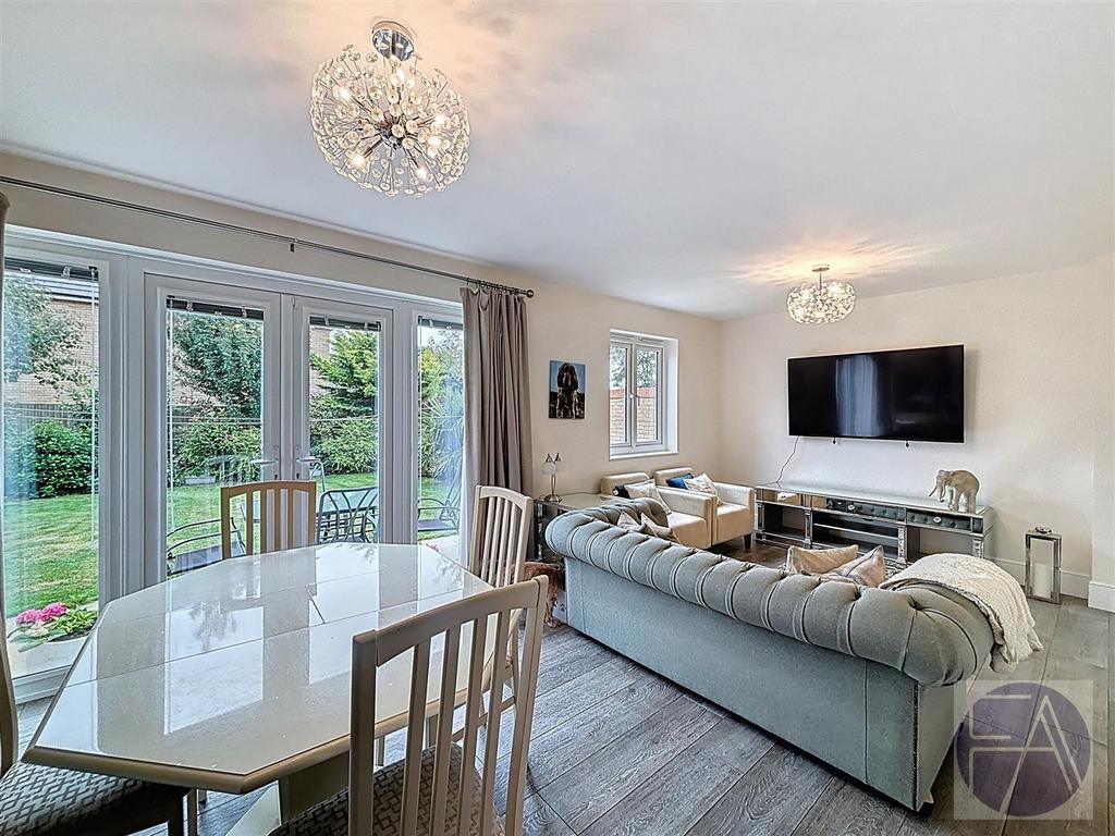 Lounge/Dining area