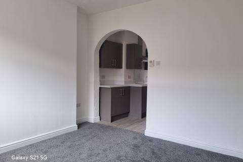 3 bedroom terraced house to rent, Nelson Road    Maltby, Rotherham S66 7PL