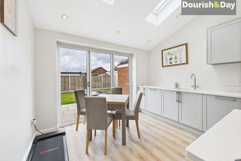 2 Chelford Close, Penkridge, Stafford, ST19 5EJ