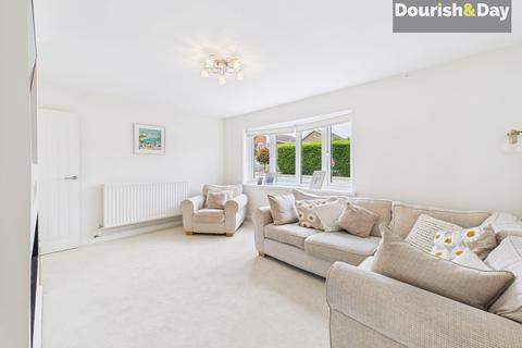 2 Chelford Close, Penkridge, Stafford, ST19 5EJ
