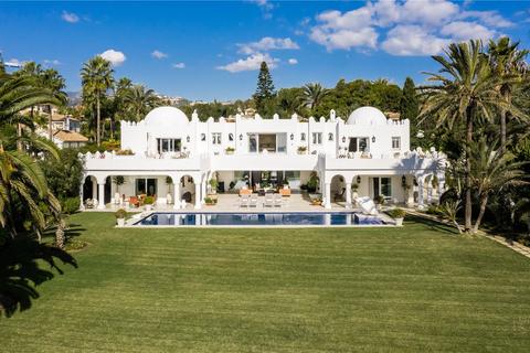 5 bedroom house, Los Monteros Playa, Marbella East (Marbella)