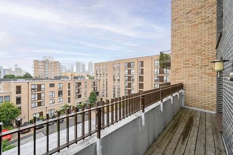 2 bedroom flat for sale, Guthridge Close, E14, Tower Hamlets, London, E14