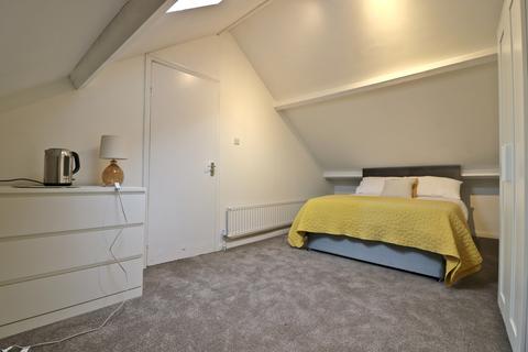 House share to rent, St. Marys Square, Ealing, London, W5