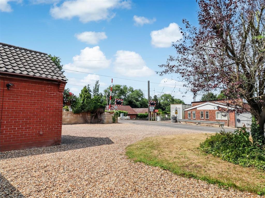 Frontage view to road