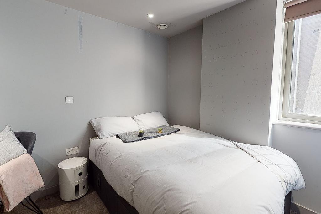 A cozy double bedroom featuring a comfortable b...