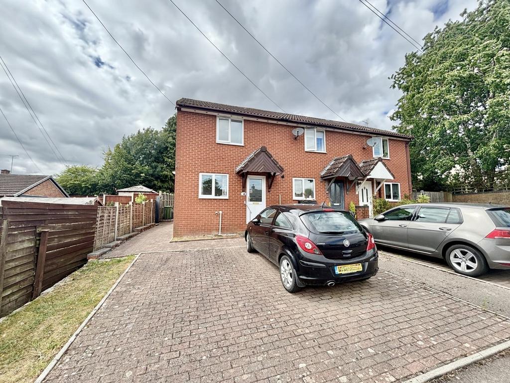 Two bedroom end terrace tucked away in a peaceful
