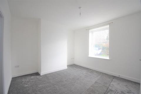 2 bedroom end of terrace house for sale, Oxleys Square, Huddersfield HD3