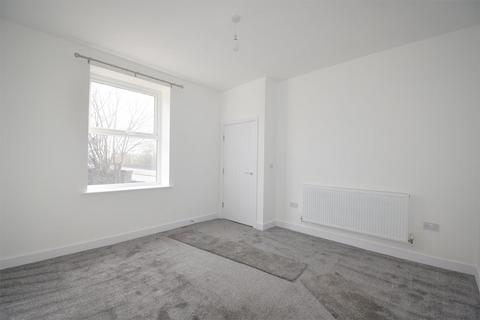 2 bedroom end of terrace house for sale, Oxleys Square, Huddersfield HD3