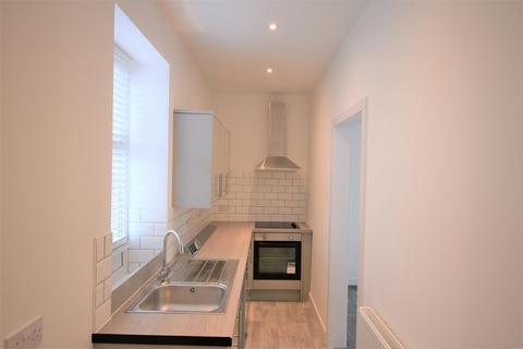 2 bedroom end of terrace house for sale, Oxleys Square, Huddersfield HD3