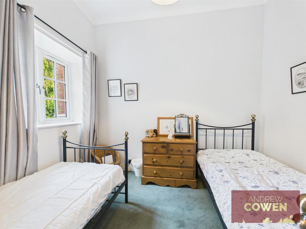 CAM05382 G0-PR0043-STILL048.jpg